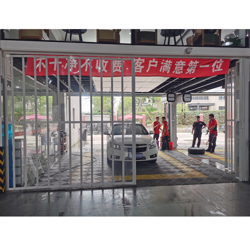 （新款）铝合金水晶折叠门